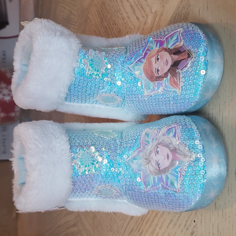 Disney Frozen slippers / booties. Toddler size 7/8. Sparkly, sequins.